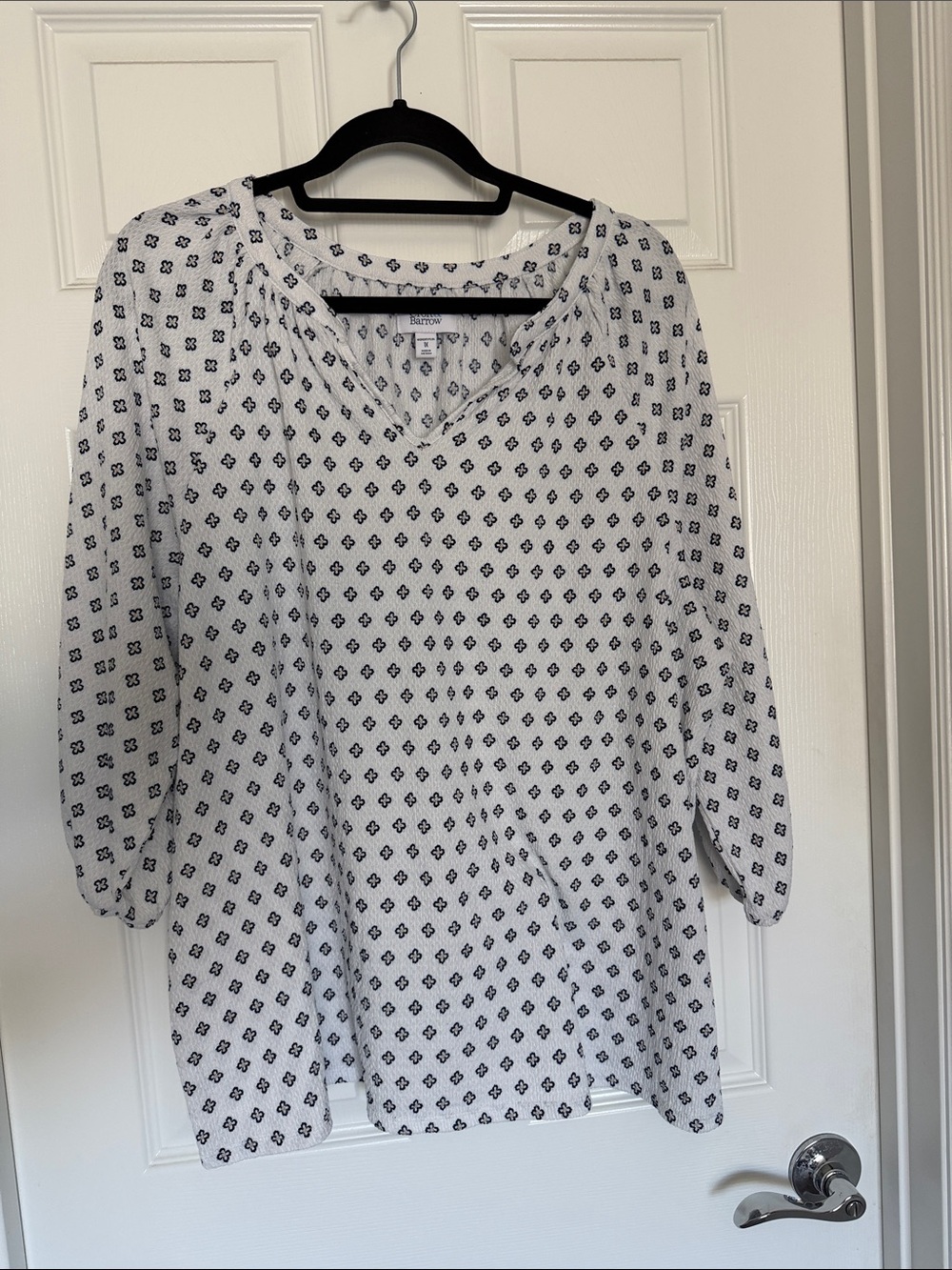 croft & barrow White Tunic Top with Navy Geometric Print